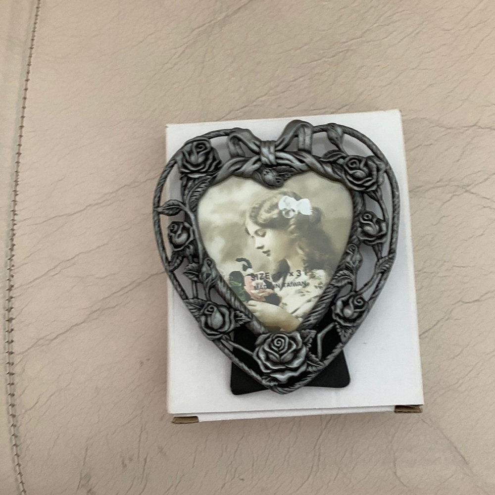 NEW PICTURE FRAME - 2” x 3”.  Perfect condition.